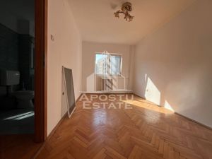 Apartament cu 3 camere, semidecomandat , etaj intermediar - imagine 2