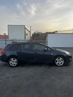OPEL Astra J Sport Tourer  2011 - imagine 2