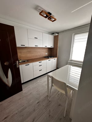 Apartament 3 camere complet renovat si mobilat - imagine 3