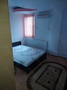 Închiriez apartament de 4 camere 