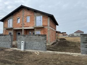 Duplex - 4 camere - Moșnița Nouă, situat aproape de 4 benzi - imagine 3