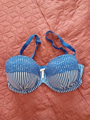 Vand sutien albastru cu alb 85C în stare perfectă