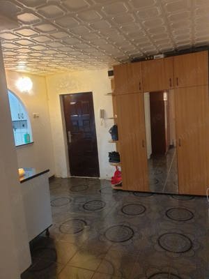 Apartament cu 3 camere in Aeroport Blocurile de langa deal