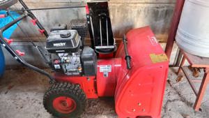 HECHT 9661 - Freză de zăpadă, pe benzină  Mașină pe benzină, în două trepte, cu autopropulsie.