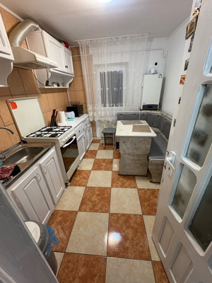 inchiriez apartament in zona Orizont Burdujeni - imagine 4