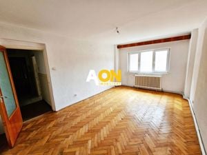 Apartament 3 camere, decomandat, zona Liceului Sportiv