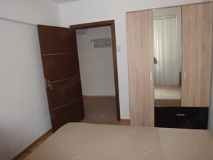 Inchiriez apartament 3 camere la 2 minute de metrou Dristor - imagine 5