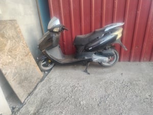 Vând scuter 49cc