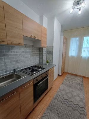 Închiriez apartament 