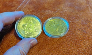 Moneda de colectie aurie BTC