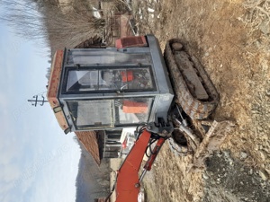 vând miniexcavator  de 2.4 tone