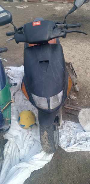 Vând scuter Aprilia SR set motor dus și malaguti f 10 fara buzie și cauciuc spate 