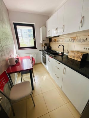 Vand apartament cu 3 camere , 2 bai , spatiu depozitare , loc parcare - imagine 9