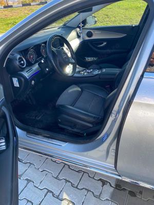 Mercedes Benz w213 e220d AT 2016 - imagine 4 Mercedes Benz w213 e220d AT 2016 - imagine 4