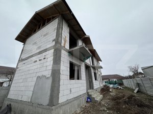 Casa la rosu, cu 4 camere, 145 mp utili, 356 mp teren, zona Catargiu