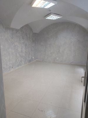 Inchiriez spatiu comercial cca 45 mp ultracentral in Sibiu pe Balcescu in curte cu vad f bun 660 E.  - imagine 4