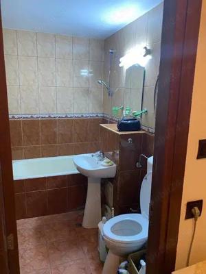 Vand apartament 2 camere - imagine 5