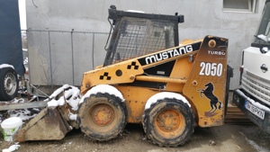 Vindem miniincarcator Mustang 2050 - imagine 1