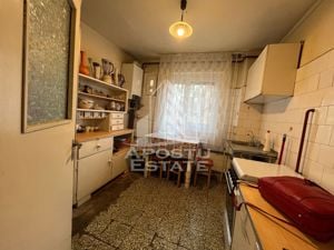 Apartament cu 4 camere, decomandat, 2 bai, langa Spitalul Judetean - imagine 9