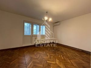 Apartament cu 4 camere, decomandat, 2 bai, langa Spitalul Judetean