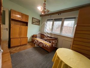 Apartament cu 4 camere, decomandat, 2 bai, langa Spitalul Judetean - imagine 5