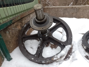 Fulie volanta cu ax și rulmenți 