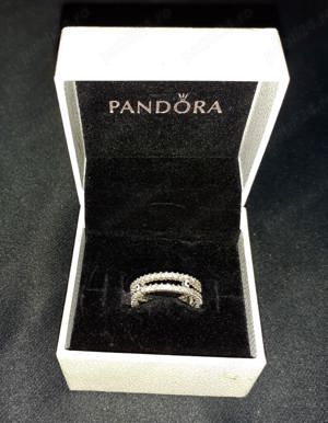 inel argintiu ci strass-uri