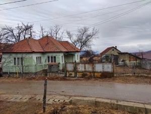 Casa si teren 4810mp in satul Nucsoara, jud. Hunedoara