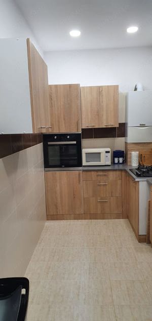 Calea Martirilor, langa Spitalul Judetean, apartament 2 camere, curte si terasa inchisa - 350 euro - imagine 3