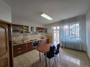 Oportunitate de investiție! Casă de vanzare, cu 8 camere, 382 mp, zona Gruia - imagine 5