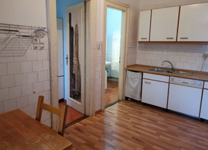 apartament cu 2 camere de vanzare cu vedere in piata victoriei in cladire istorica 