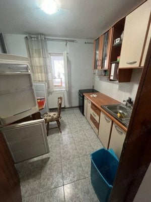 Apartament de 2 camere, decomandat, centala, parcare, zona Aparatori Patriei  - imagine 3