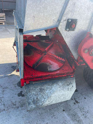 Remorca imprastiat gunoi , vii si livezi , pe doua randuri - imagine 2