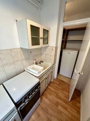 7 Noiembrie - Vanzare apartament 1 camera - Str. Republicii - imagine 4