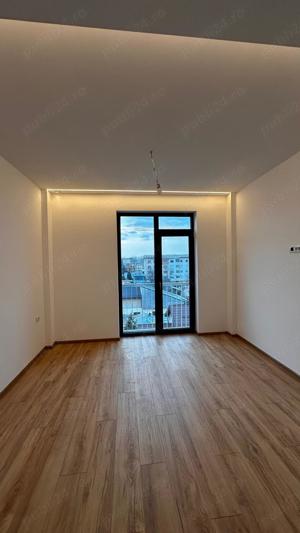 Vand apartament nou cu 2 camere, balcon si parcare in bloc modern