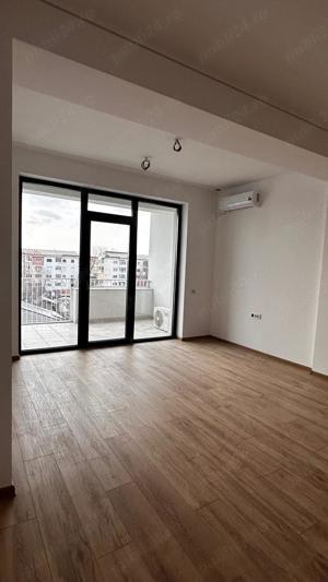 Vand apartament nou cu 2 camere, balcon si parcare in bloc modern - imagine 9