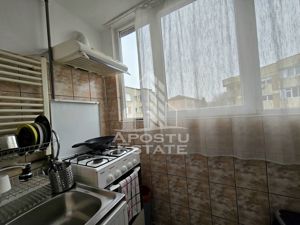 Apartament cu 2 camere, etaj intermediar, zona Aradului - imagine 8