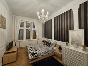 Apartament generos, renovat, 4 camere, 2 băi, wc serviciu, et 2 din 2, central, Timișoara - imagine 4