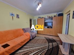 Apartament 2 camere, semidecomandat, Cetate - imagine 3