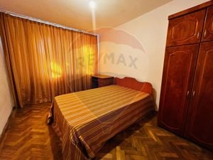 Apartament cu 4 camere de închiriat în zona Valea Rosie