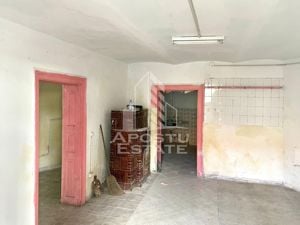 Casa de vanzare cu spatiu comercial si garaj,  zona centrala - imagine 14