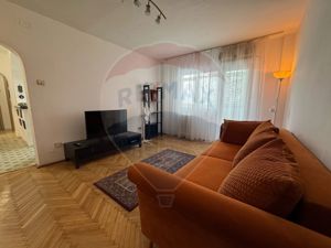 Apartament 3 camere spre închiriere in Zona 1 Mai