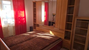 Inchiriez apartament de 3 camere decomandat, in Deva, zona Carpati (BLOCURILE MAI NOI), etaj 2, boxa - imagine 3