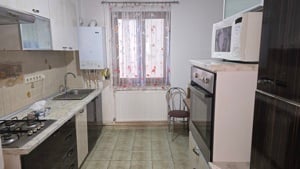 Inchiriez apartament de 3 camere decomandat, in Deva, zona Carpati (BLOCURILE MAI NOI), etaj 2, boxa - imagine 2