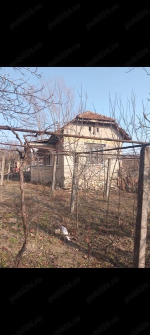 Vand casa batraneasca la Rasova-Balesti