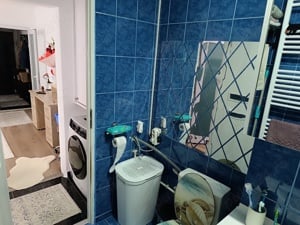 Vand apartament in loc. Mihail Kogalniceanu,2 camere,semidecomandat,bucatarie spatioasa,centrala gaz - imagine 6