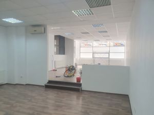 Comision 0! Inchiriere showroom/birouri in zona Politehnica - 135mp - imagine 2