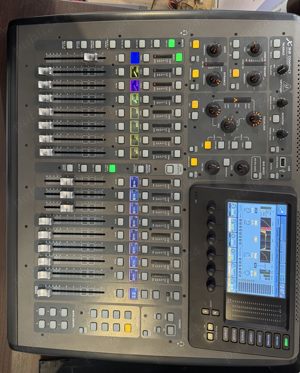 behringer X32 COMPACT