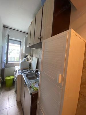 Închiriez apartament decomandat cu 2 camere   Etaj 1, Zona Dacia - imagine 7