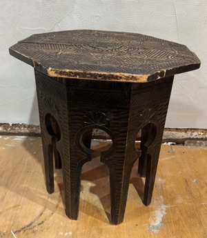 Masuta Vintage Stil Brancovenesc; Masuta rustica din lemn masiv